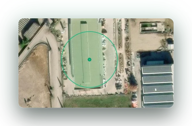 Tetto di un capannone visto dal satellite nello scanner fotovoltaico