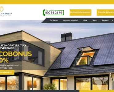 wwwvaloreenergiait Una casa moderna con grandi pannelli solari sul tetto contro un cielo blu. Il banner del sito pubblicizza "Valore Energia" e contiene un messaggio promozionale sull'Ecobonus al 110% per l'impianto fotovoltaico gratuito. Per informazioni contattare il numero verde indicato.